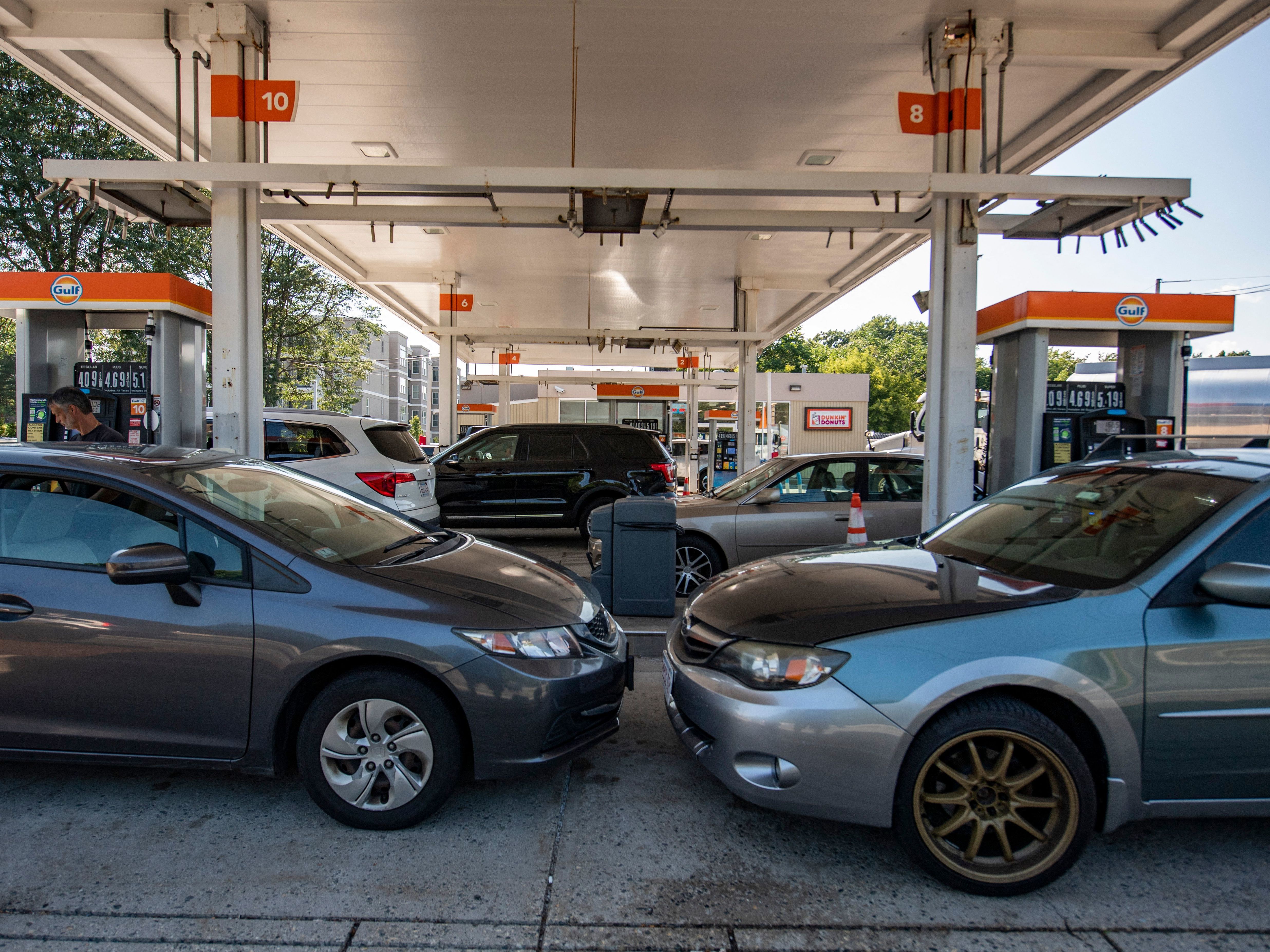 California wants to end sales of new gas cars by 2035. Here are 4 key