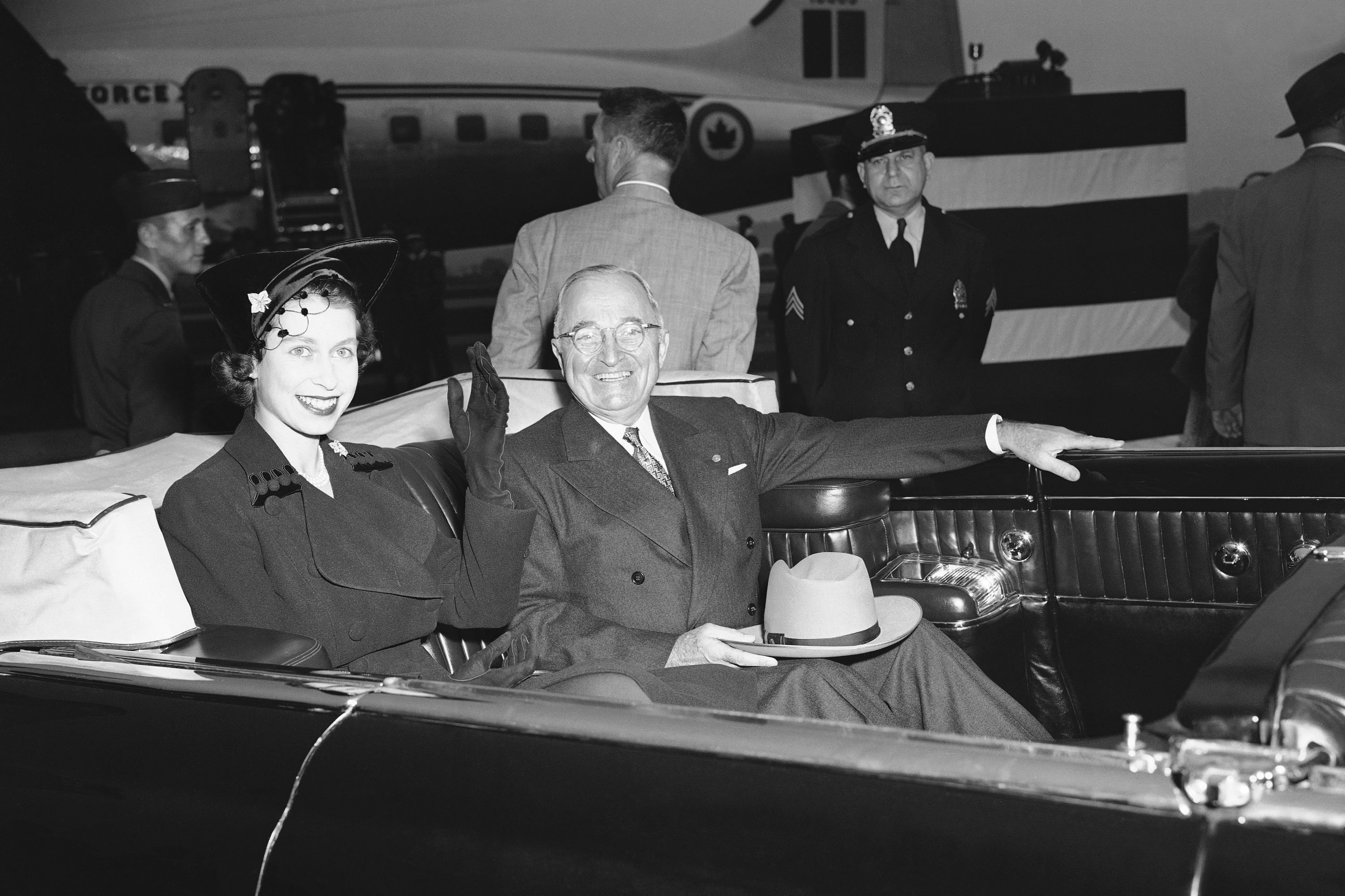 From Truman to Biden, the queen's meetings with presidents were formal, fun or awkward - Vimarsana News