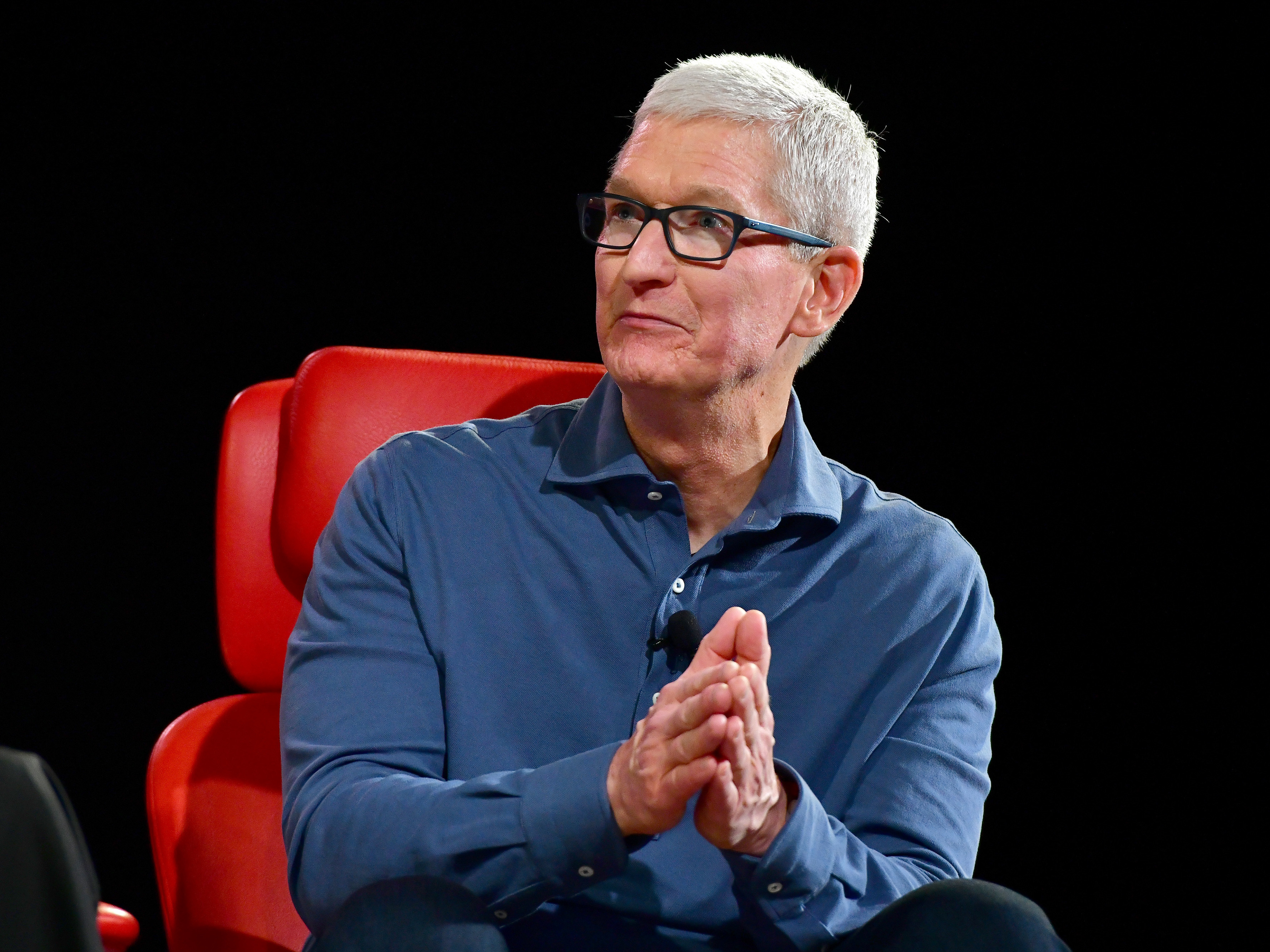 Apple CEO Tim Cook's fix for those pesky green text bubbles? 'Buy your mom an iPhone' - Vimarsana News