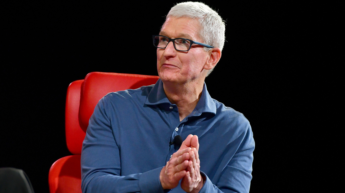 Apple CEO Tim Cook’s fix for those pesky green text bubbles? ‘Buy your mom an iPhone’