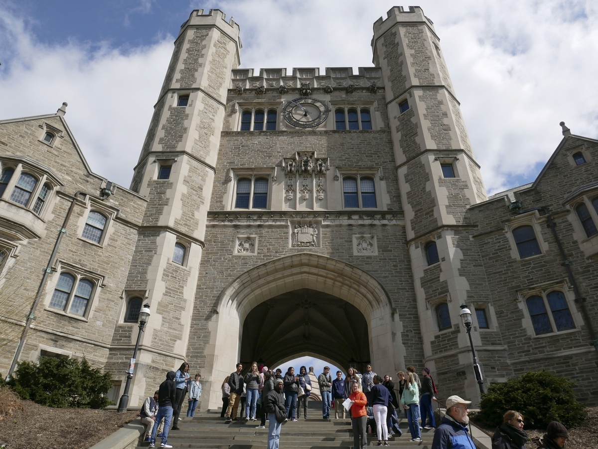 Students whose families earn less than $100,000 will get free tuition at Princeton: NPR 2 Students whose families earn less than $100,000 will get free tuition at Princeton: NPR