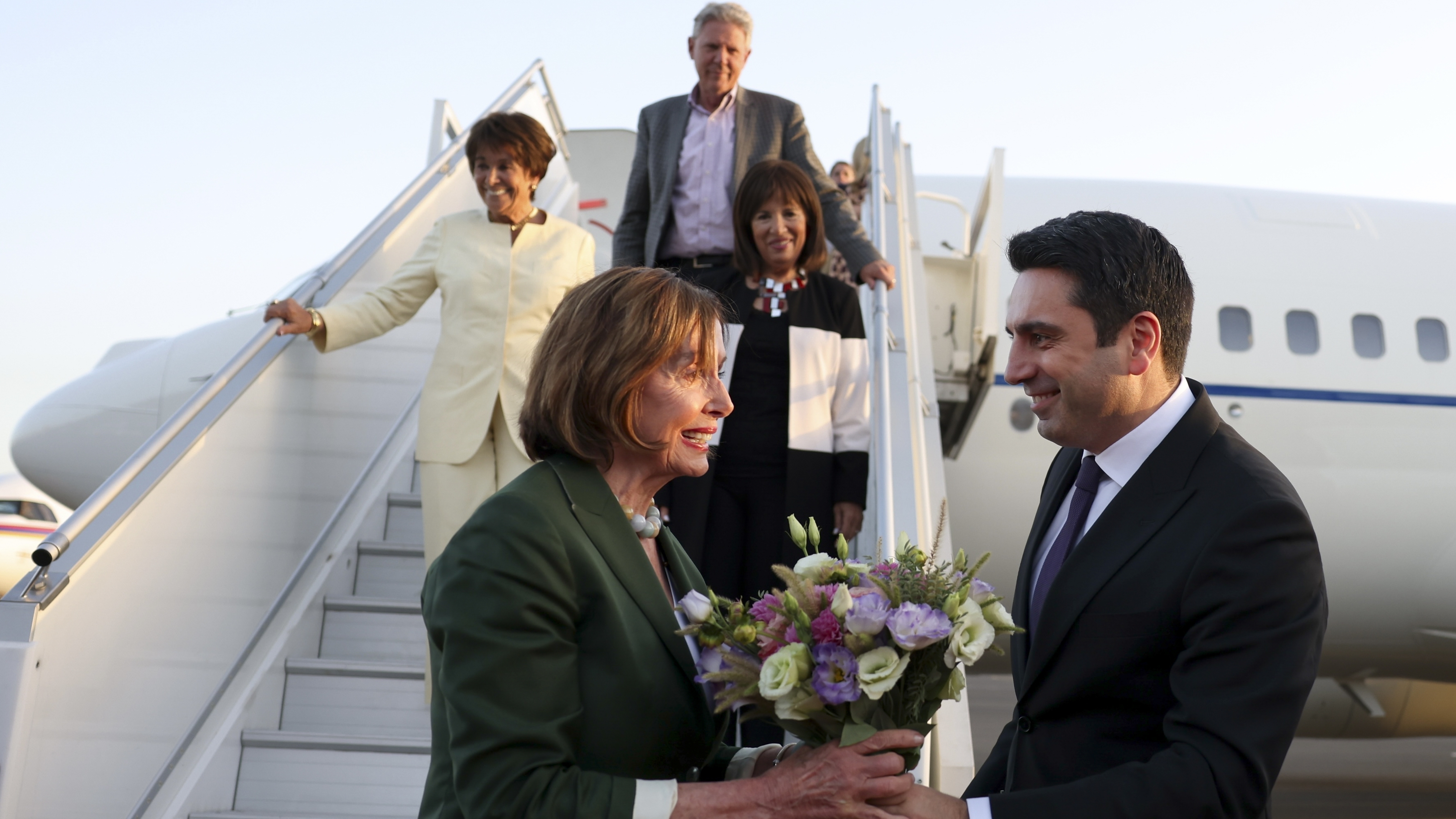 Pelosi and other US lawmakers visit Armenia as cease-fire holds Pelosi and other US lawmakers visit Armenia as cease-fire holds