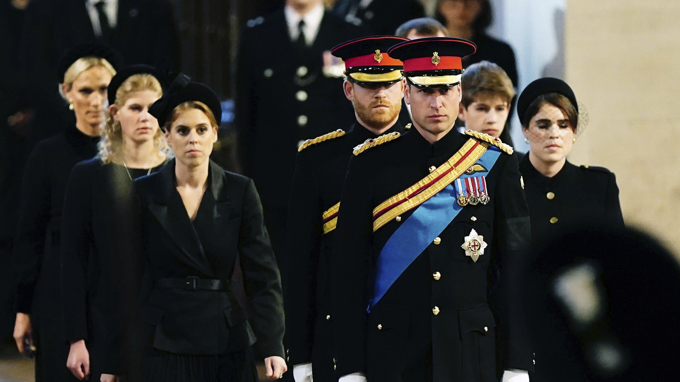 All Of Queen Elizabeth Ii S Grandchildren Hold A Silent Vigil By Her Coffin