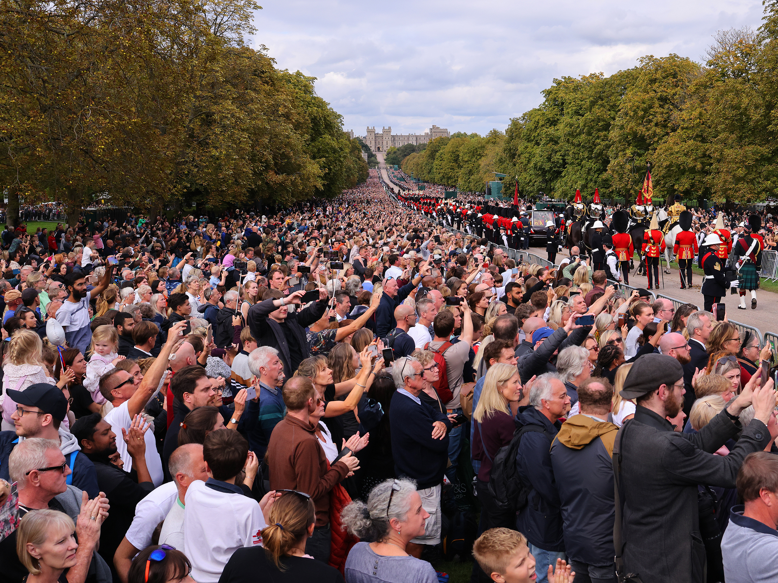 As bagpipes played 'Sleep, Dearie, Sleep,' a nation bids farewell to Queen Elizabeth - Vimarsana News