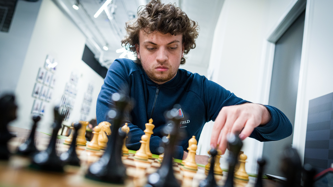 chess24 - Wow! Hans Niemann beats Magnus Carlsen    ✓ with the black pieces ✓ taking the sole lead in the Sinquefield Cup  ✓ crossing 2700 for the 1st