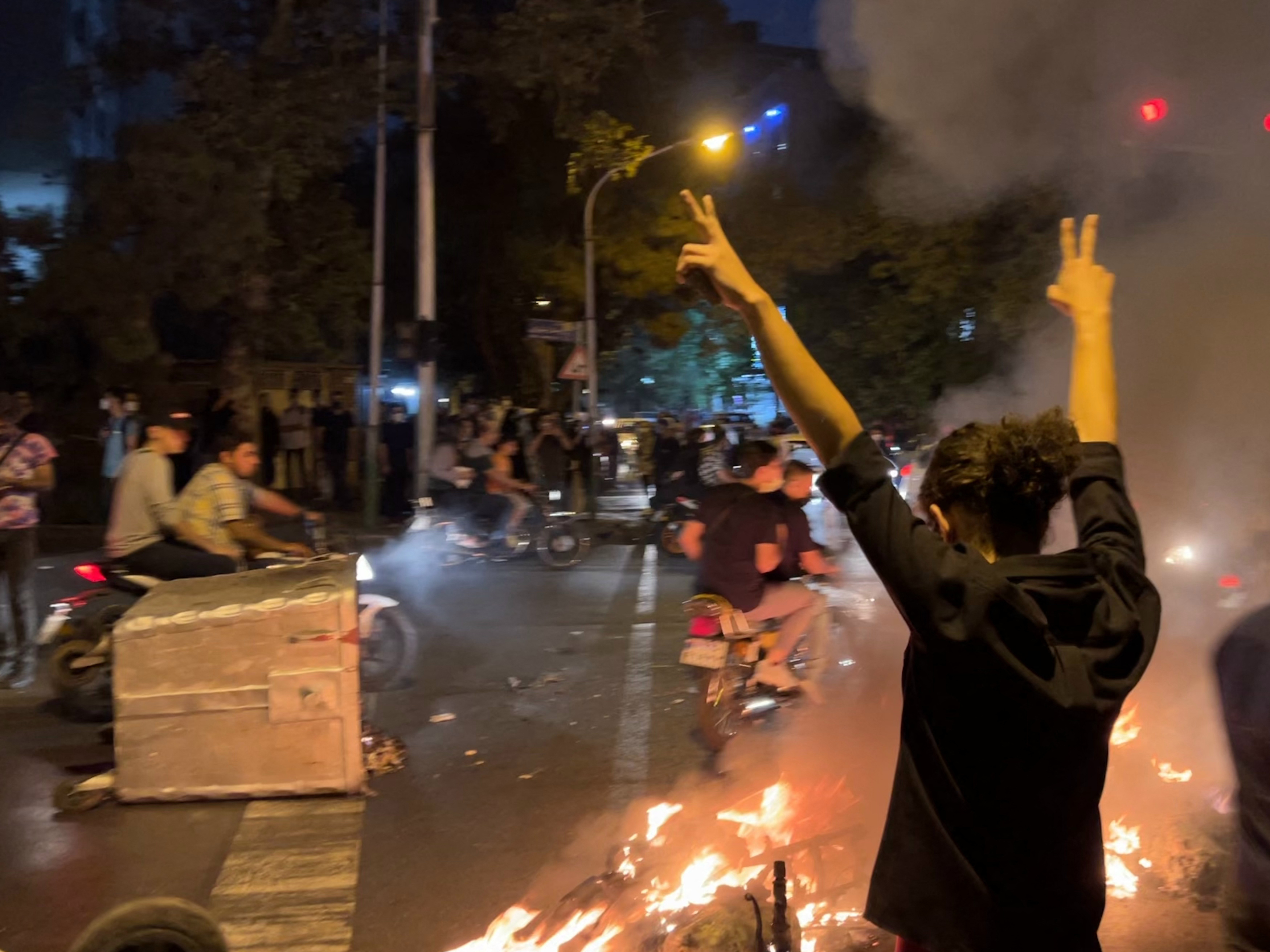 Why Iranian women are burning their hijabs after the death of Mahsa Amini - Vimarsana News