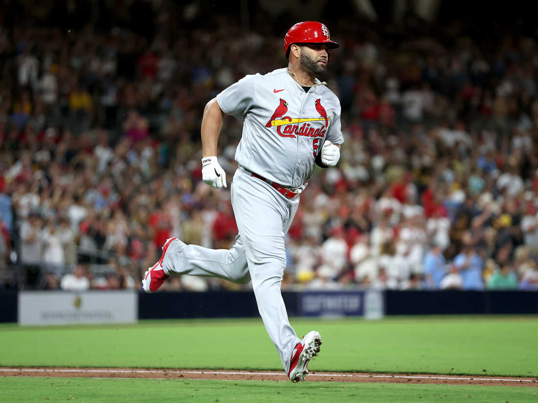 St. Louis Cardinals slugger Albert Pujols chases 700 home run