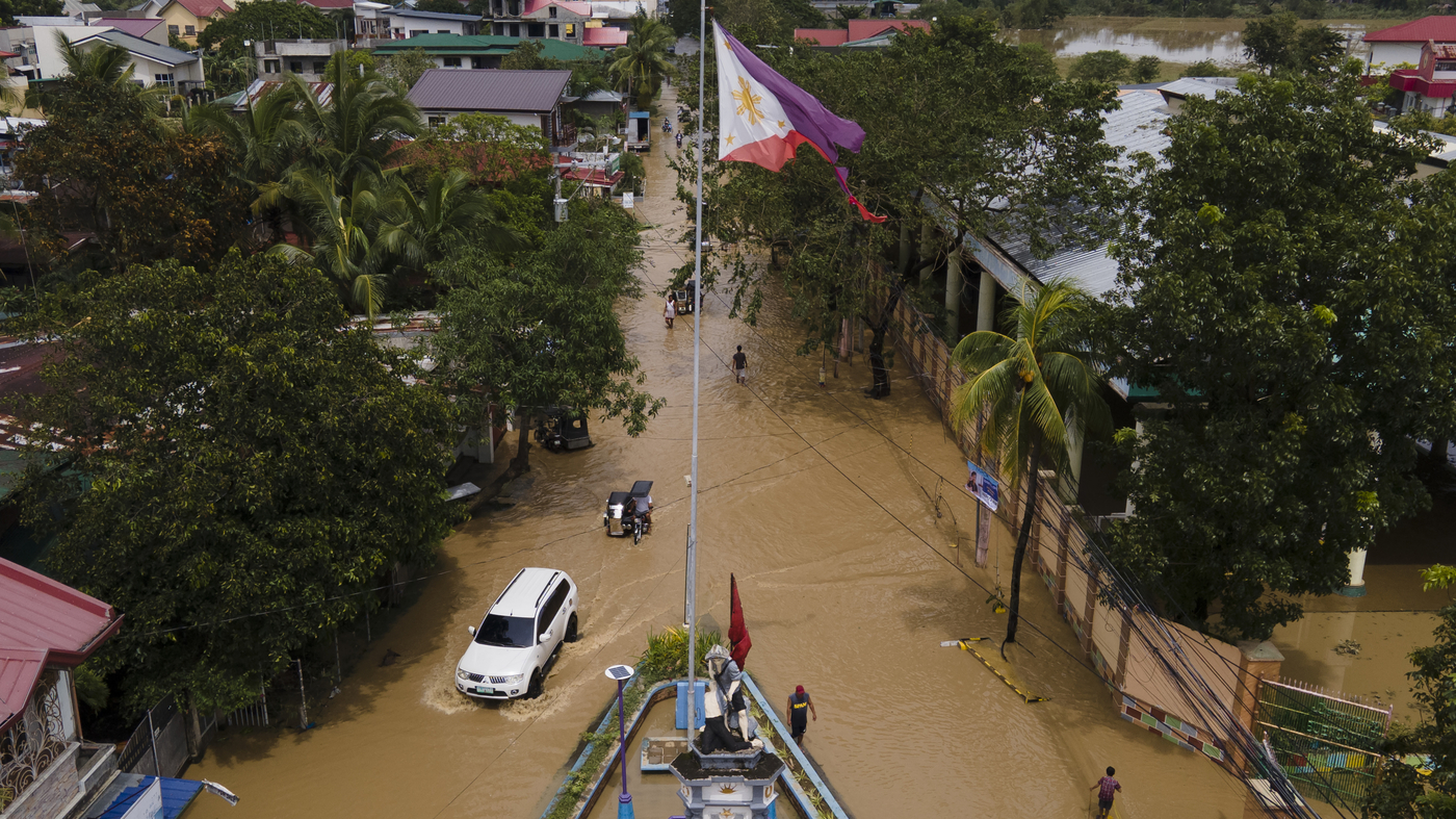 Typhoon Noru leaves 6 rescuers dead in the northern Philippines : NPR