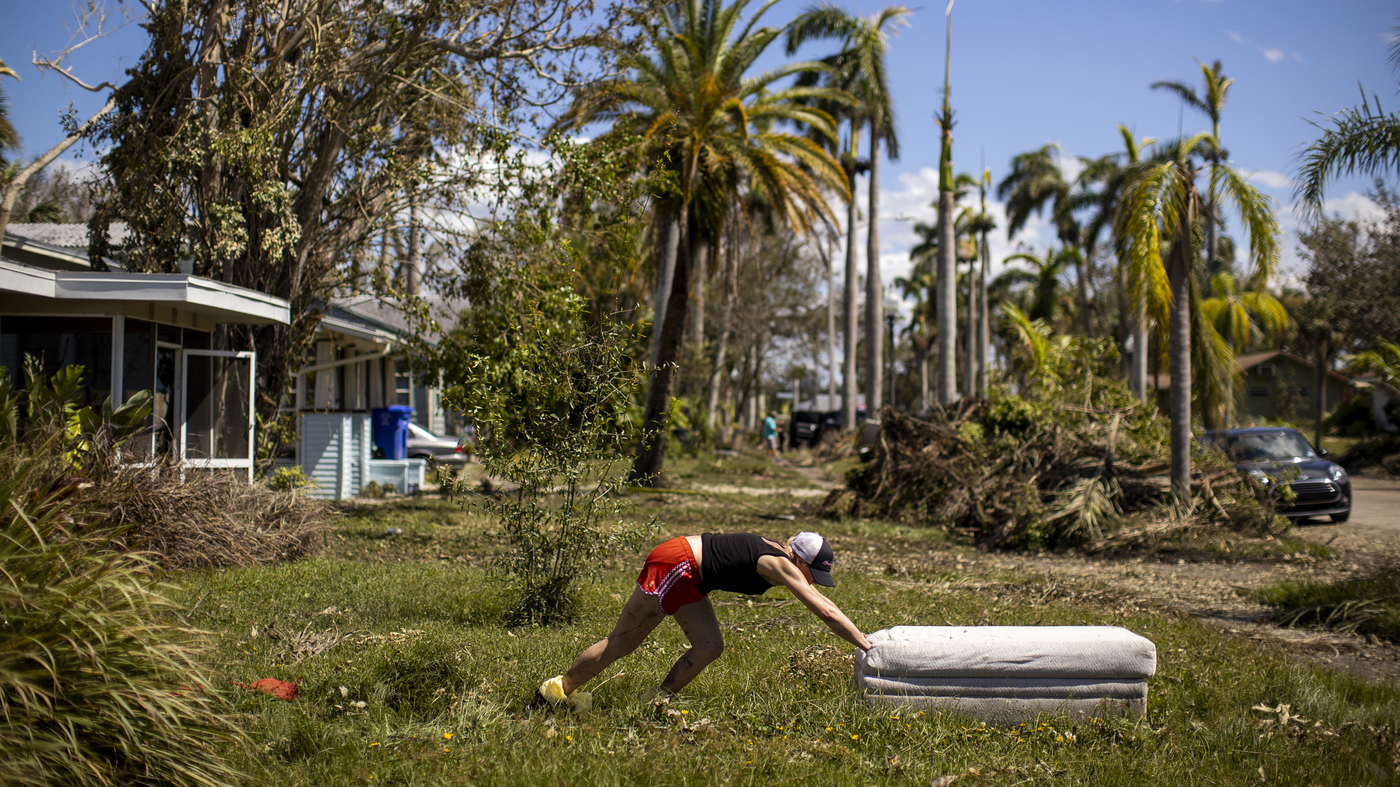 In one Fort Myers neighborhood, residents feel forsaken in the aftermath of Ian