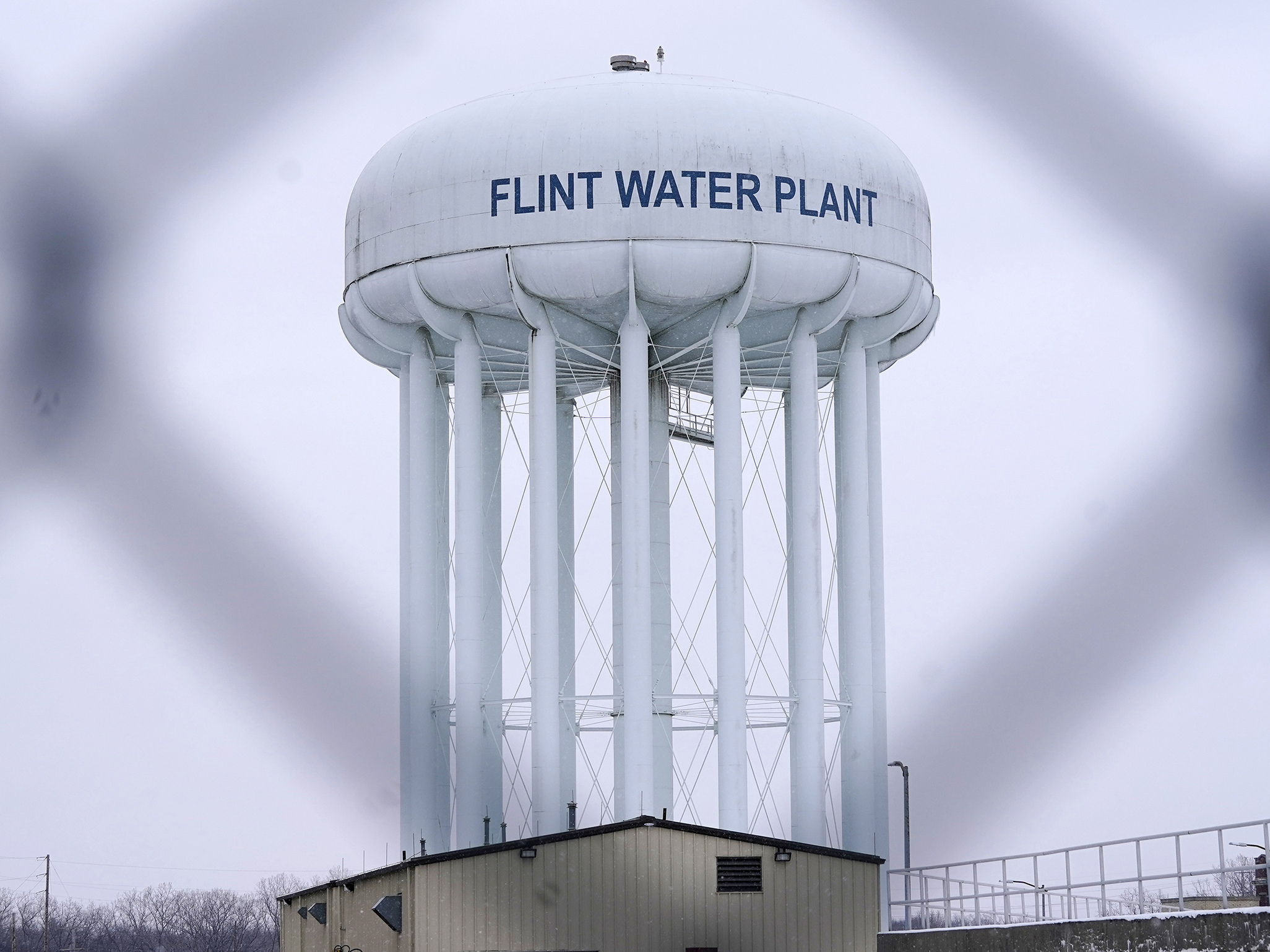 A Michigan judge drops felony charges against 7 people in Flint water ...