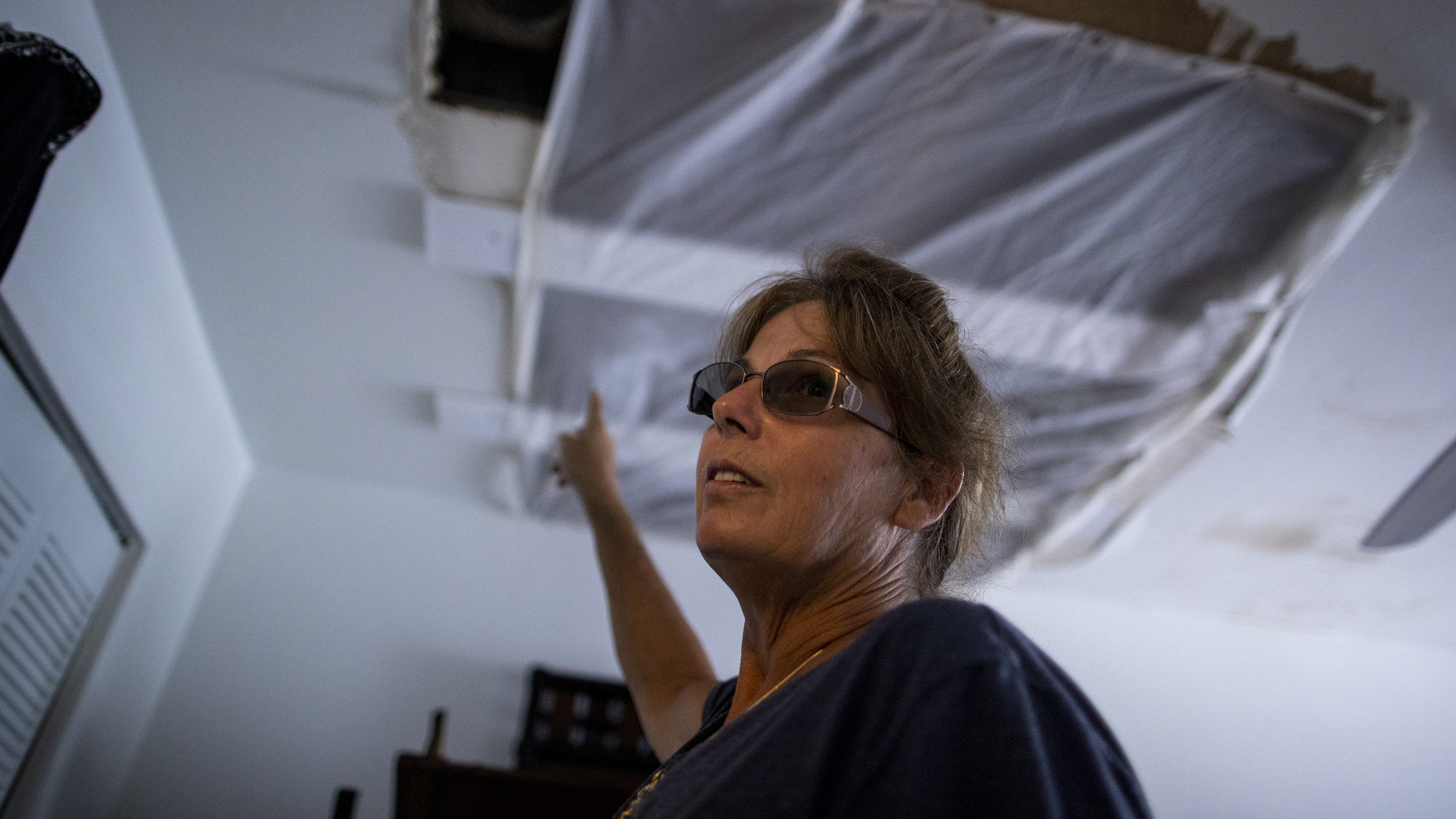 North Port residents start sorting through the wreckage of Hurricane Ian