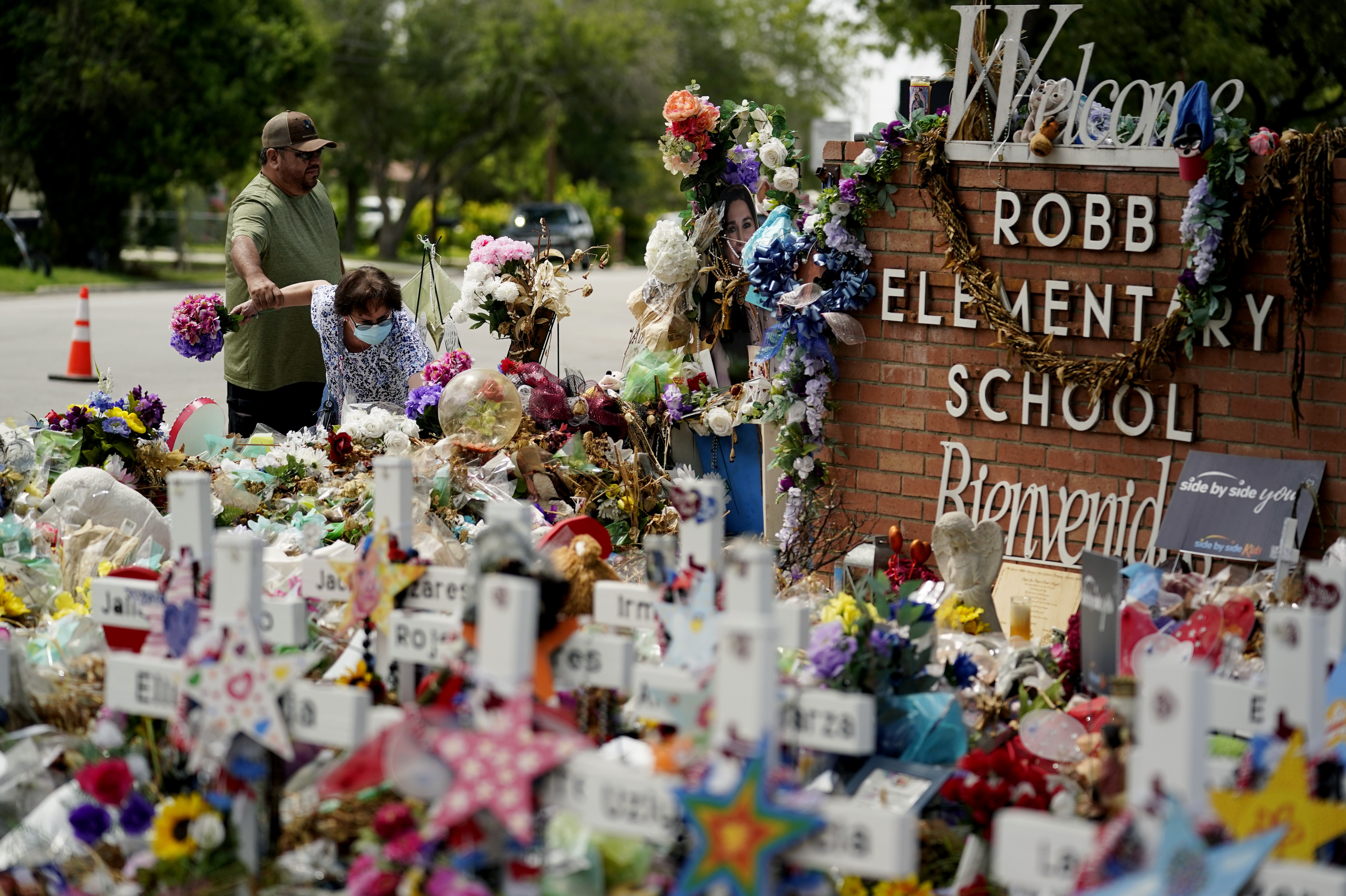 Uvalde school district suspends its police department as shooting probe report nears - Vimarsana News