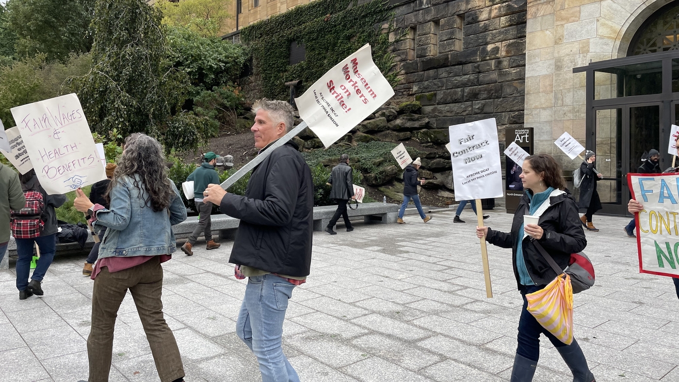 Philadelphia Art Museum workers' strike stretches into second week : NPR - Vimarsana News