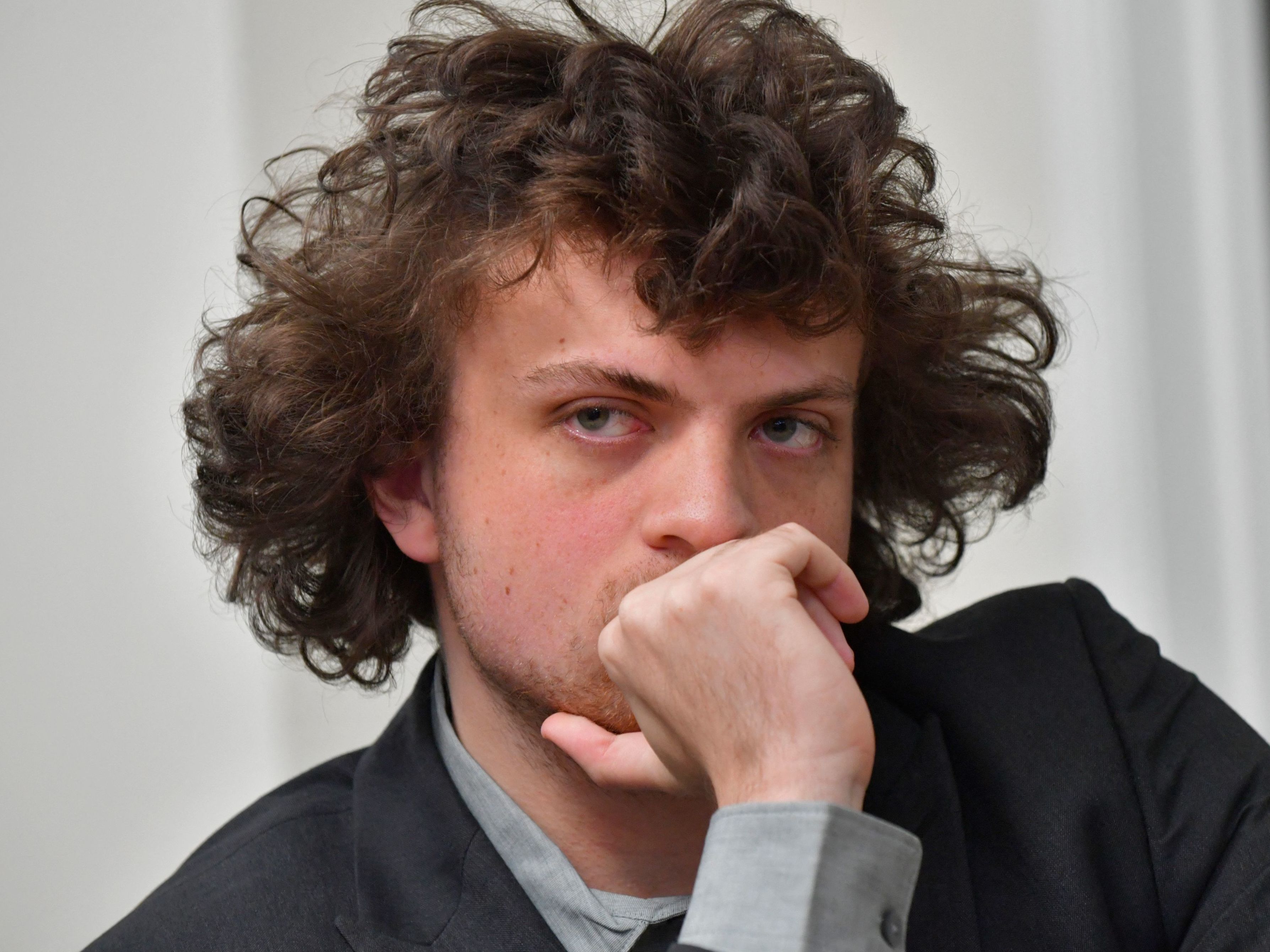 Hans Niemann sues Magnus Carlsen for $100 million, accusing him of defamation - Vimarsana News