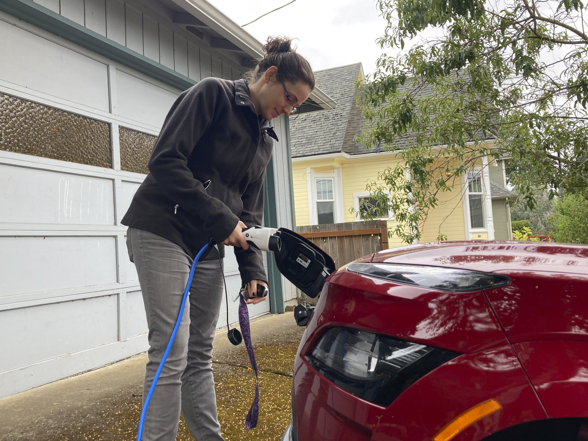 Electric vehicles pose a charging challenge for renters: NPR 2 Electric vehicles pose a charging challenge for renters: NPR