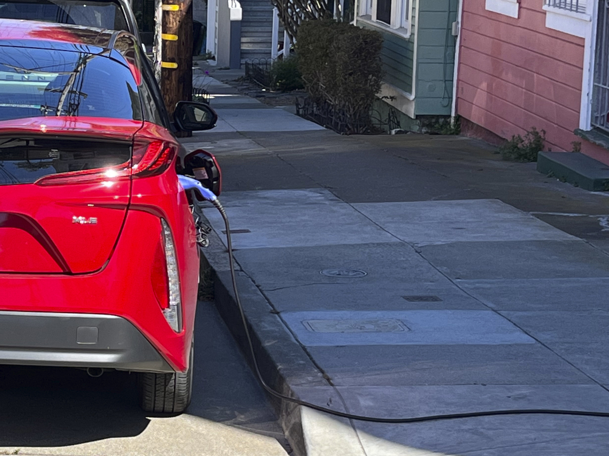 Electric vehicles pose a charging challenge for renters: NPR 6 Electric vehicles pose a charging challenge for renters: NPR