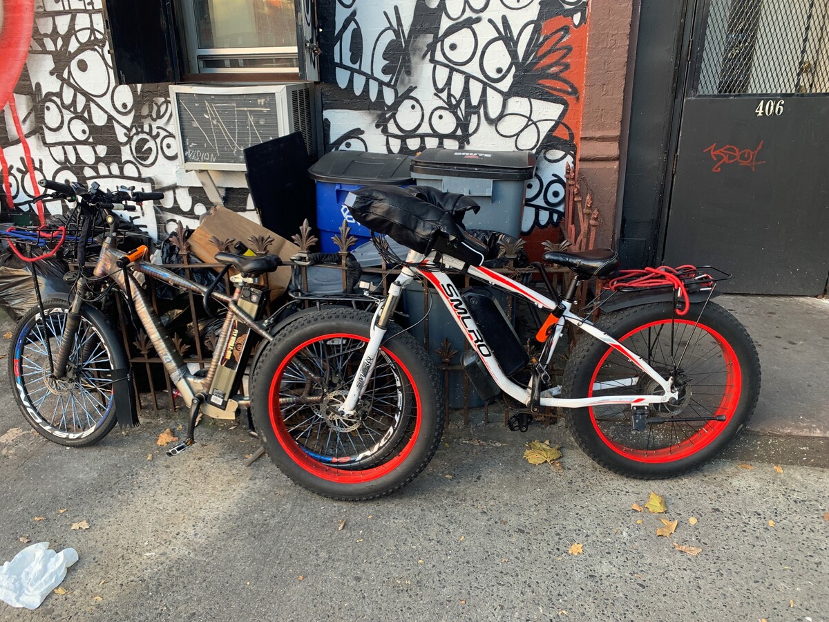 NYC is seeing more fires caused by e-bike batteries : NPR 6 bikes in williamsburg 2b7eb4d9741991c0d90f9581a7b644c0501f9822 s1200