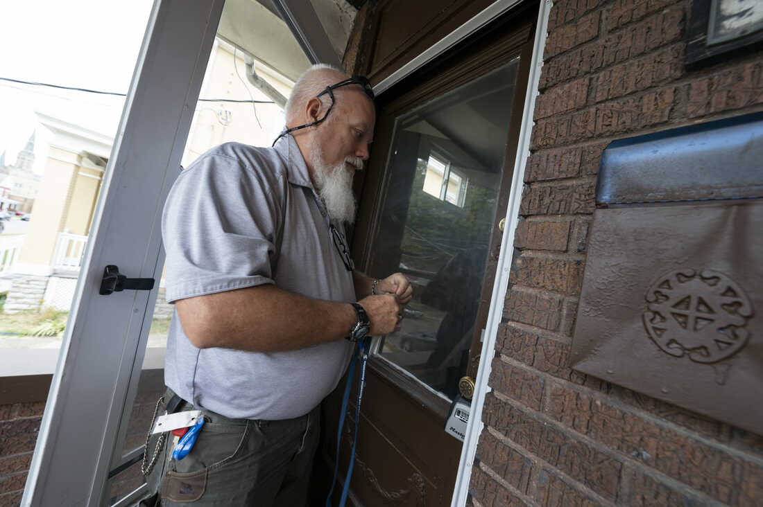 Inside one city's plan to outbid investors and keep homes affordable : NPR 10 20221018 npr housingday0200490 custom ec7039d3a896eec5e81598922c5100a37a4f0dc2 s1100 c50