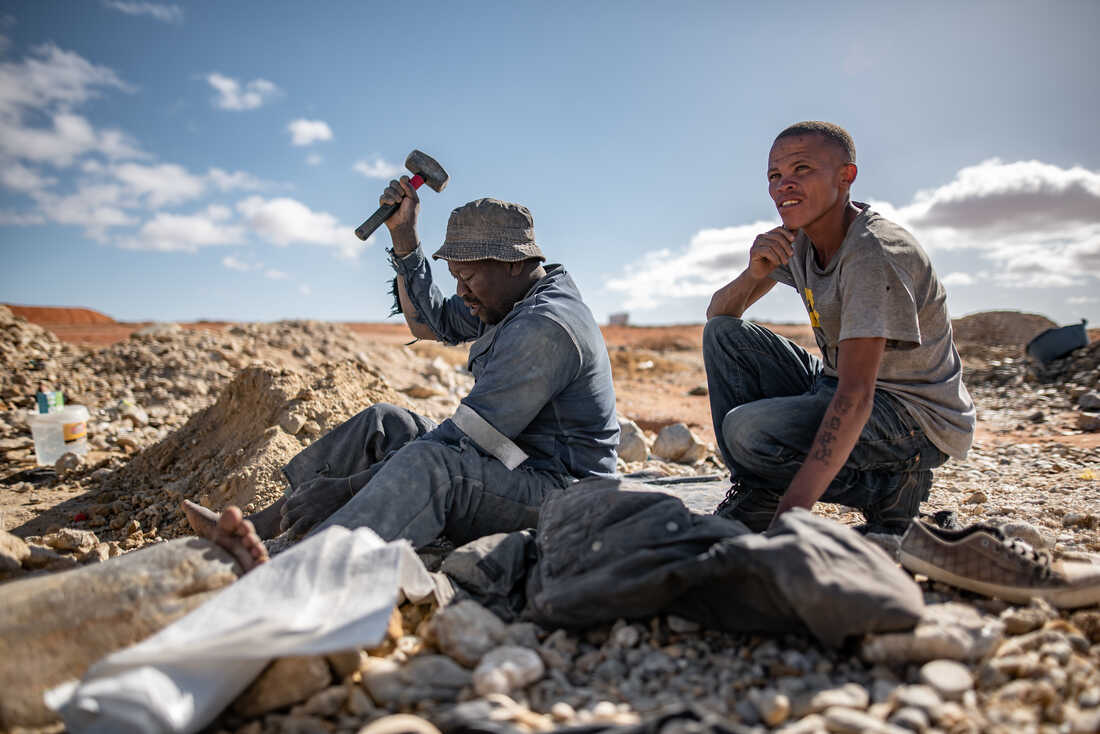 Diamond Diggers In South Africas Deserted Mines Break The Law — And