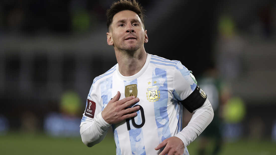 Lionel Messi unveils Argentina's 2022 World Cup kit