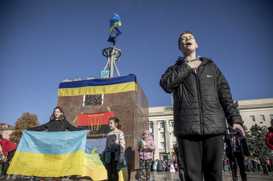 Russian flag comes down in Kherson, but Ukraine sees a trap