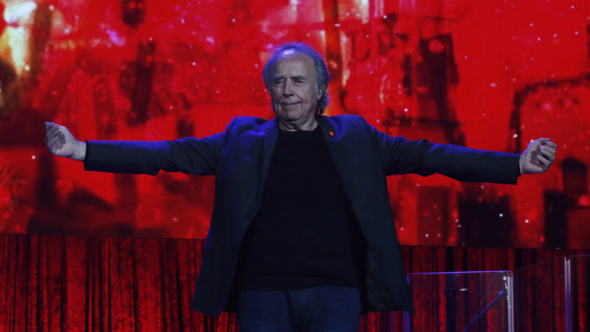 Thousands of fans have showed up across the U.S., Spain and Latin America to see legendary singer Joan Manuel Serrat on his farewell tour.