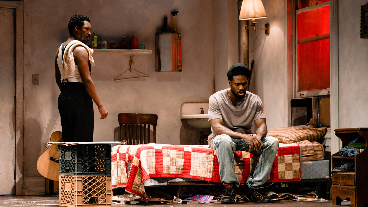 Für die Dramatikerin Suzan-Lori Parks spiegelt das Theater nicht nur die Realität wider – es erschafft sie: NPR 4 30 topdog underdog broadway production photos 2022 hr final credit marc j franklin wide 2091e9f5bae6d508a06886178434370427ef9960 s1200