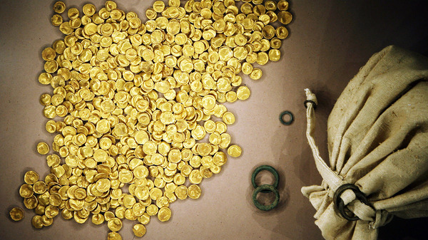 Coins of the Celtic Treasure are on display at the local Celtic and Roman Museum in Manching, Germany, May 31, 2006. A senior official said Wednesday that organized crime groups were likely behind the theft of a huge horde of ancient gold coins stolen from a museum in southern Germany this week.