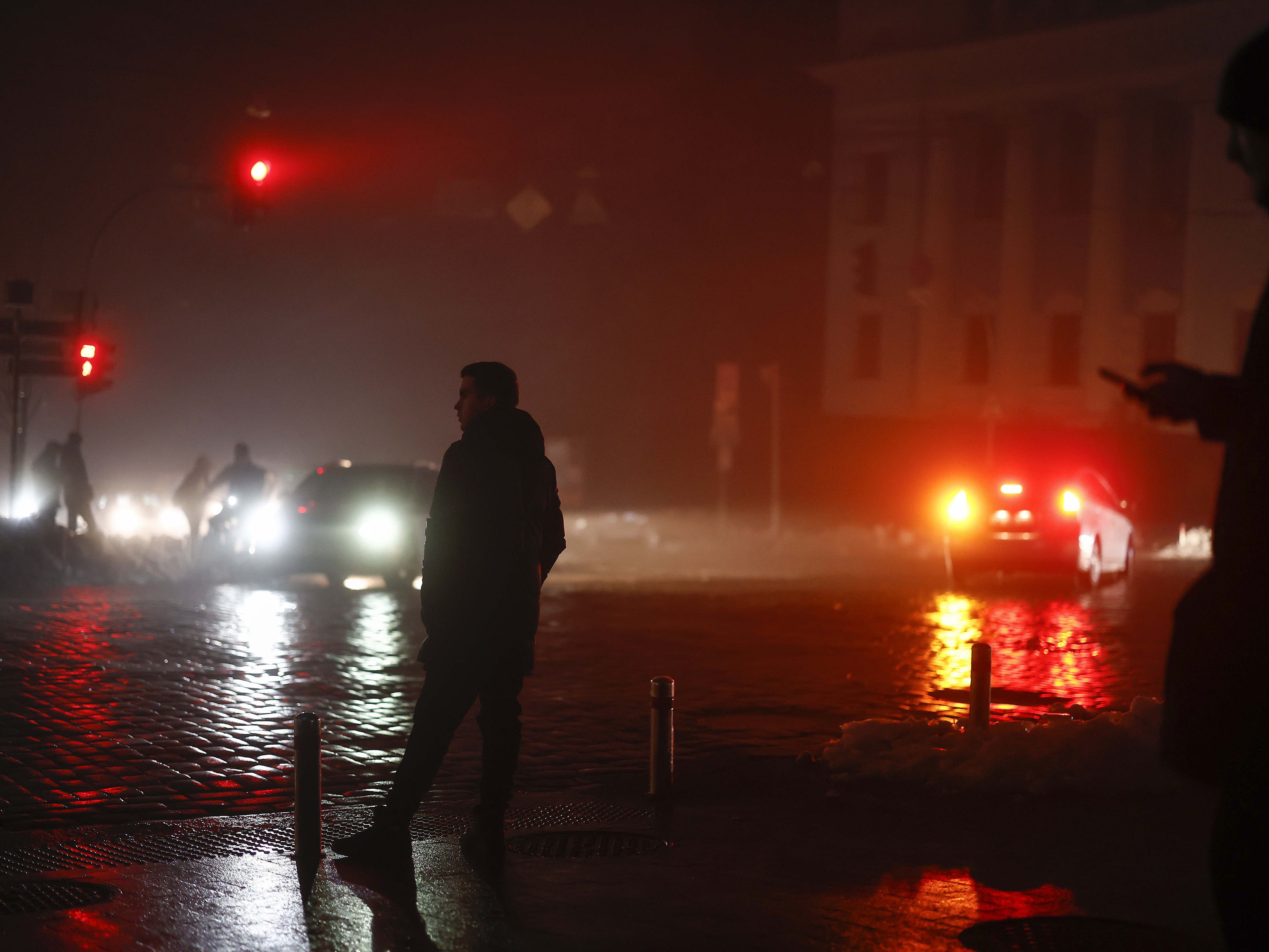 Russia strikes, Ukraine repairs, in a battle to survive the winter - Vimarsana News