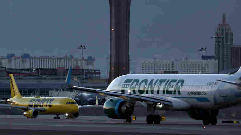 Frontier Airlines drops its customer service line 