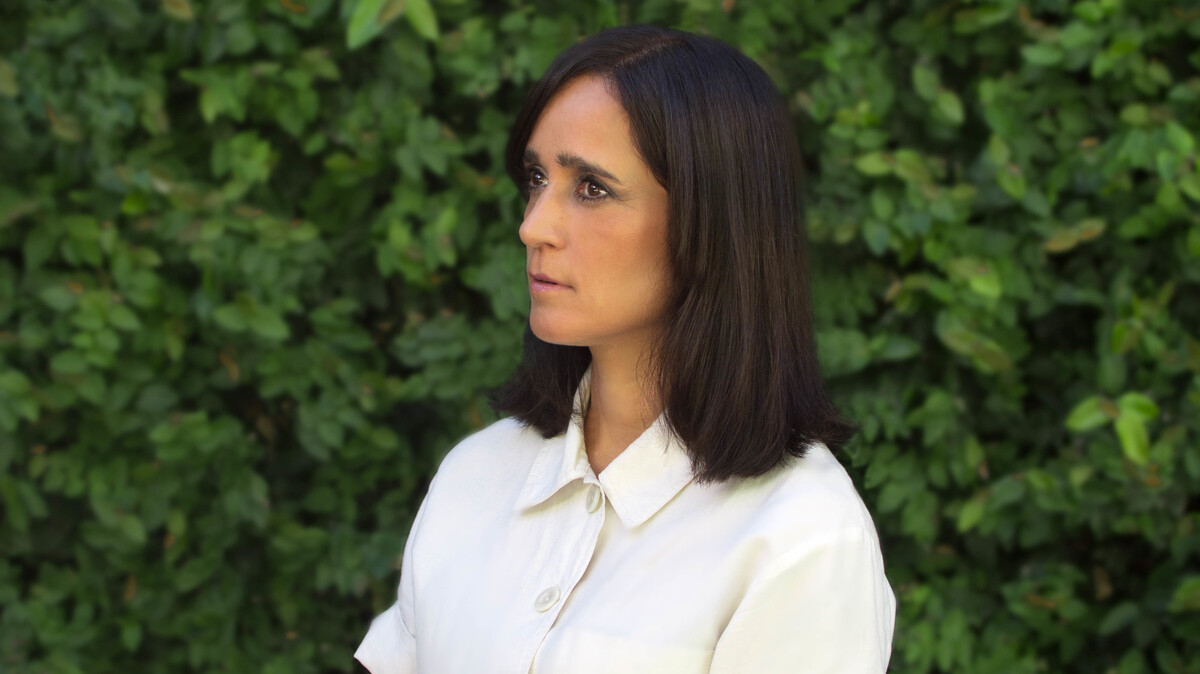 Julieta Venegas finds the perfect balance between past and future on