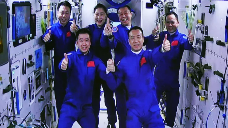 Chinese astronauts return to Earth