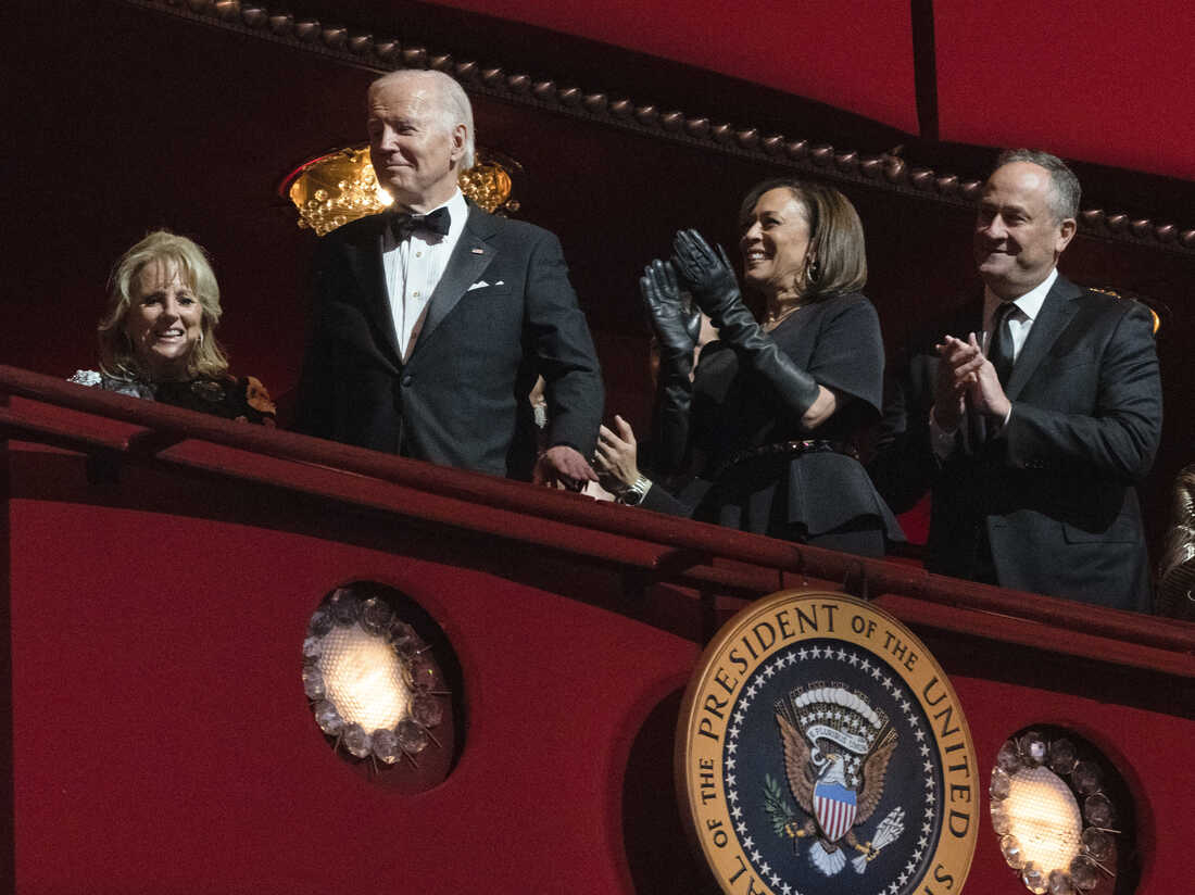 Mickey Guyton Honors Gladys Knight at Kennedy Center Honors