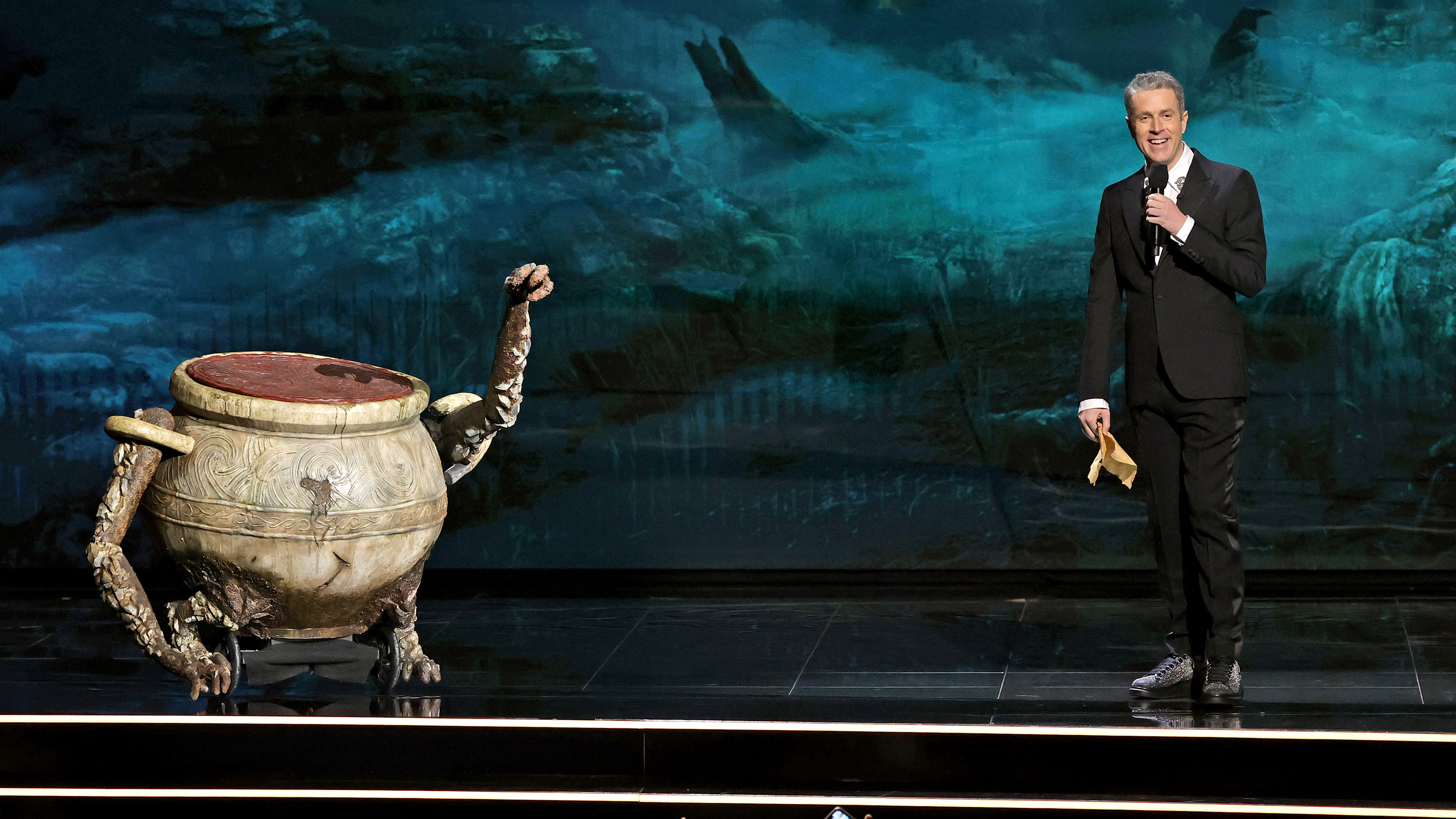 Geoff Keighley interacts with a &quot;pot boy&quot; from <em>Elden Ring</em> onstage during The Game Awards 2021. (Getty Images)