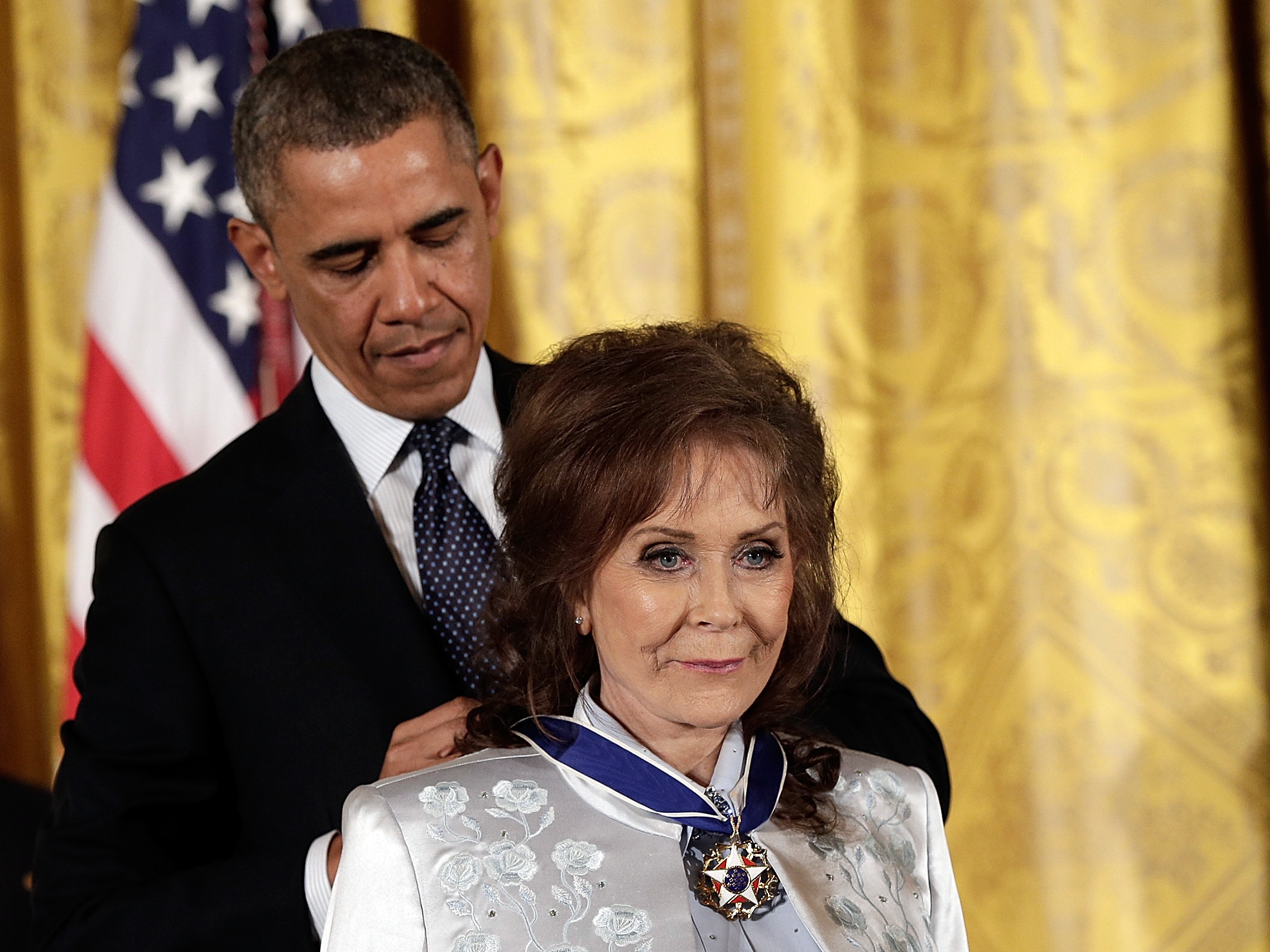 U.S. President Barack Obama (R) awards the Presidential Medal of Freedom to Loretta Lynn in the East Room at the White House on November 20, 2013 in Washington, DC. (Getty Images)