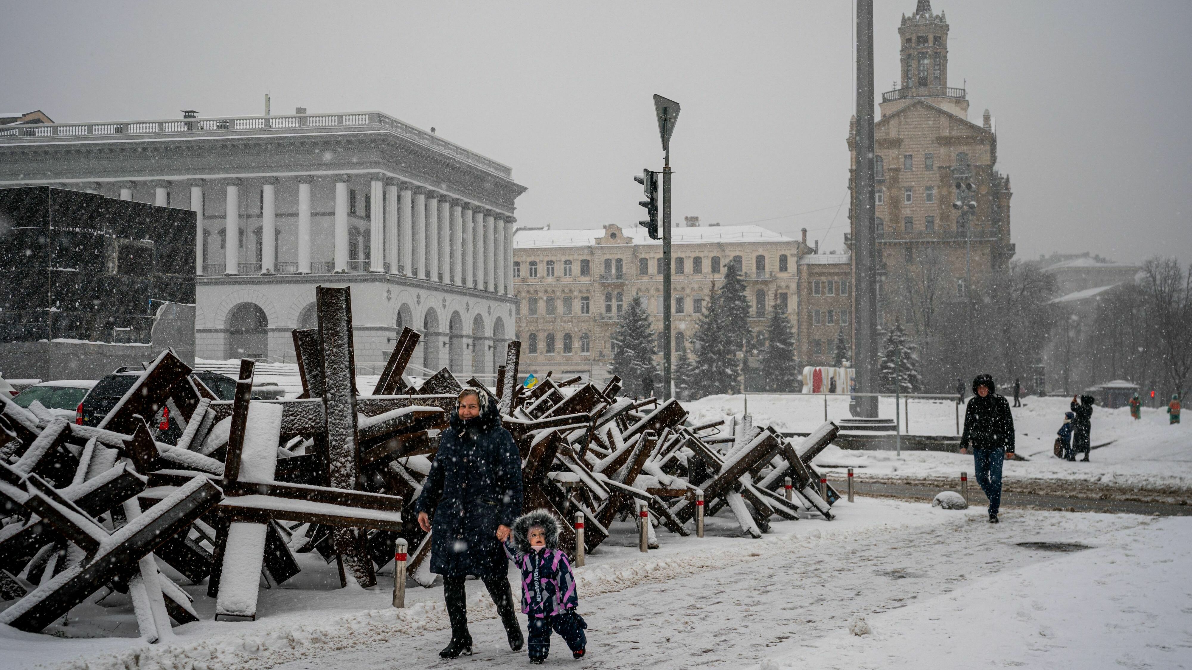 Russia launches new wave of air attacks across Ukraine Russia launches new wave of air attacks across Ukraine