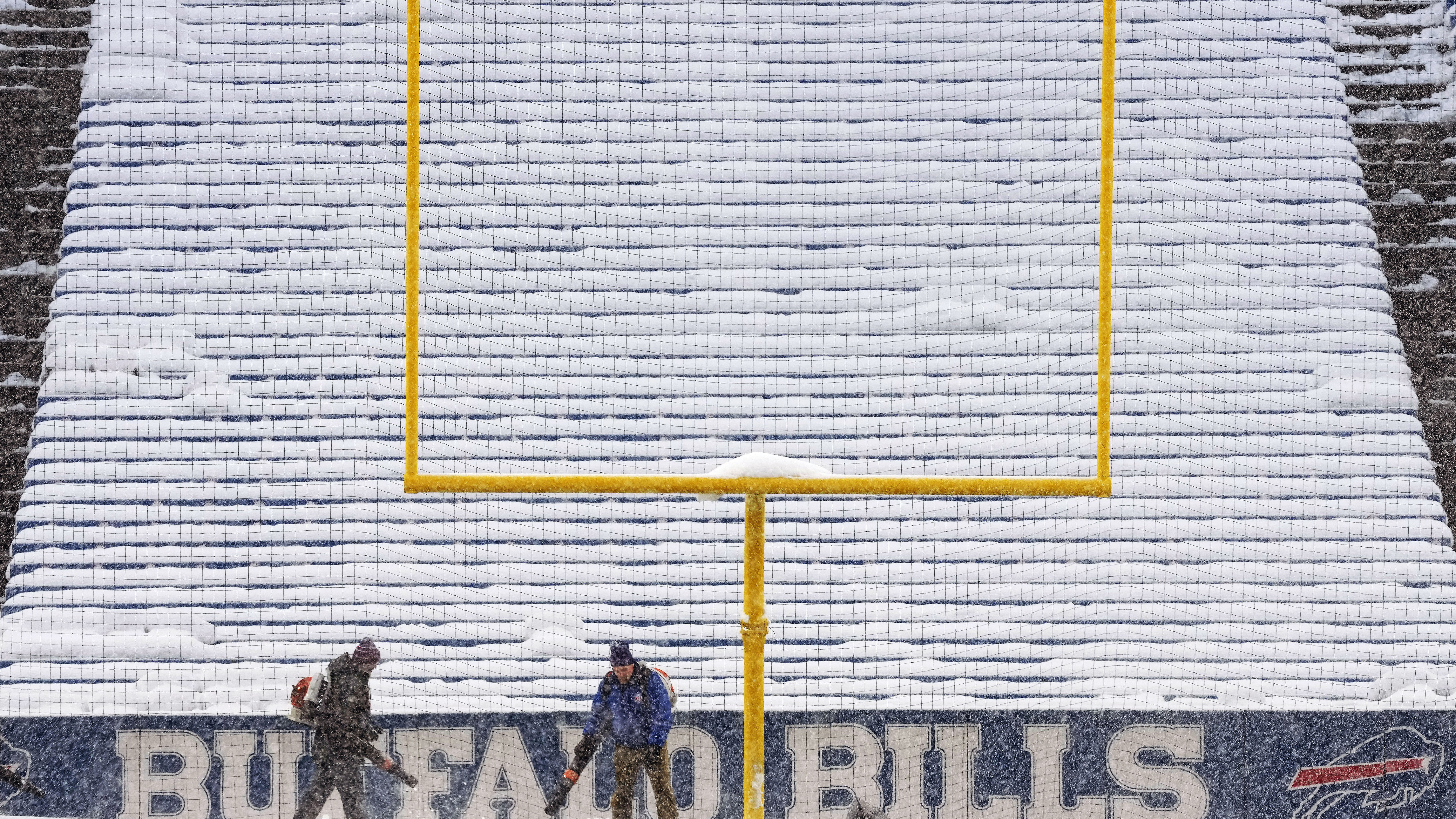 Heavy snow has left thousands without power in New England and New York