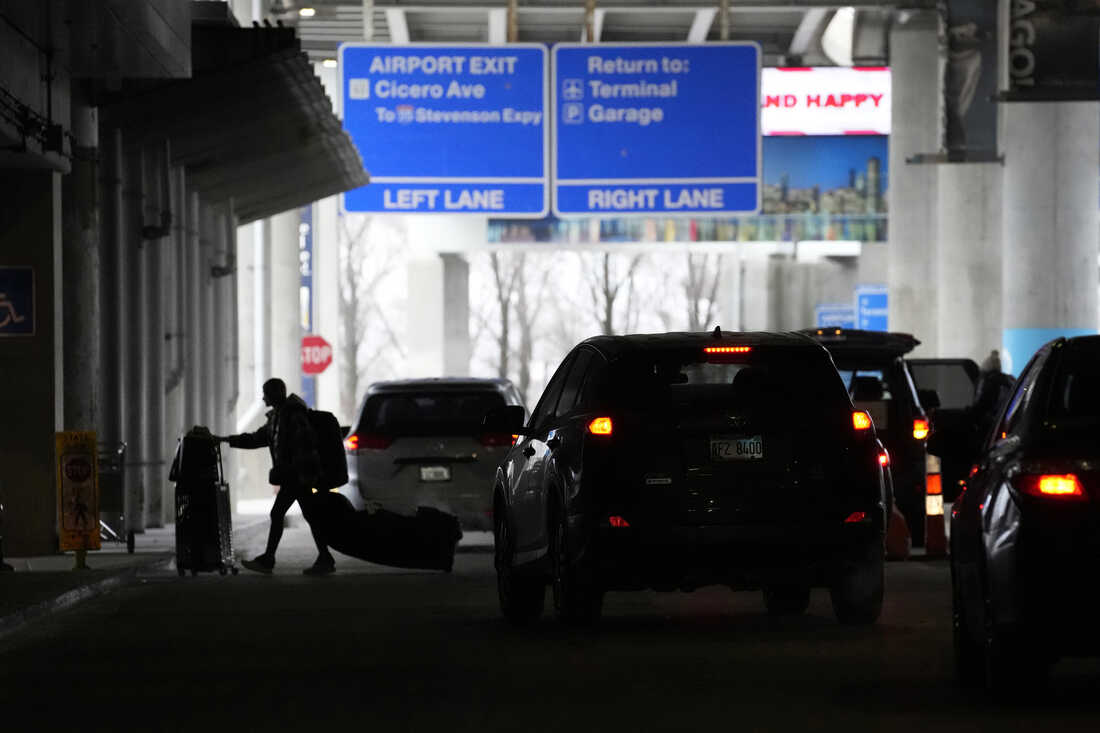 With airport closed, Bills spend Christmas Eve in Chicago after