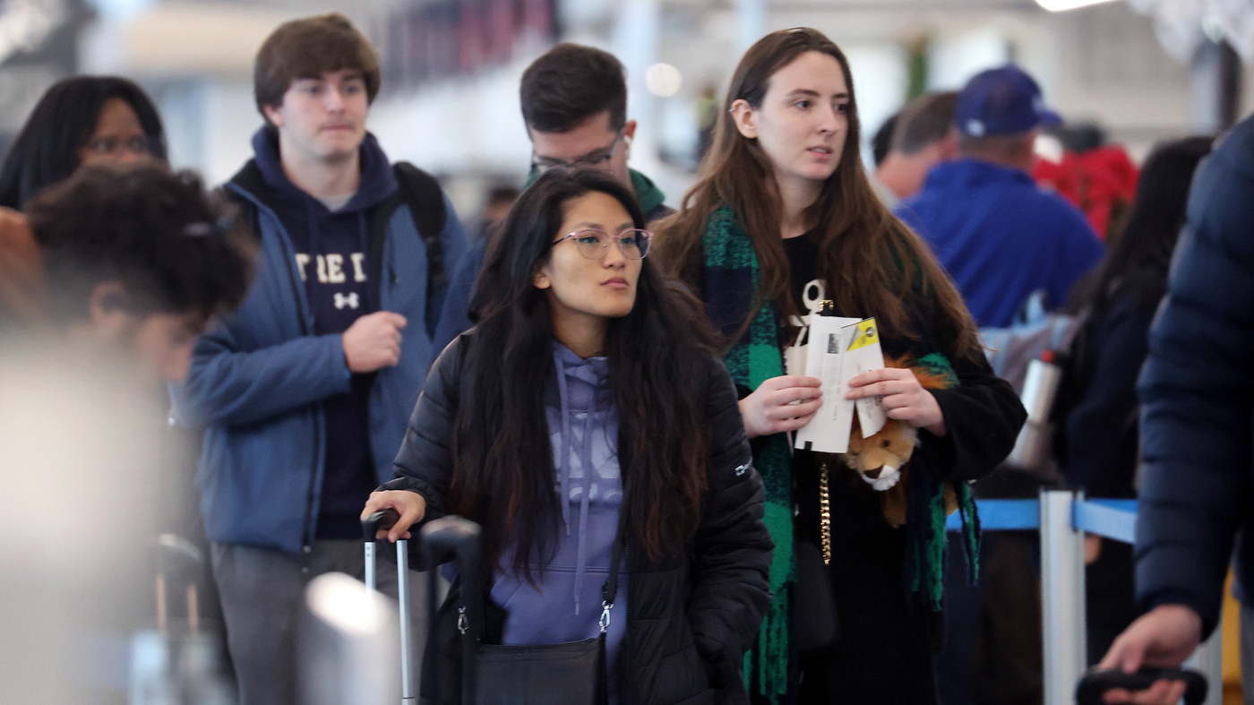 Holiday Travel Hazardous Winter Weather May Cancel Flights Cause Road