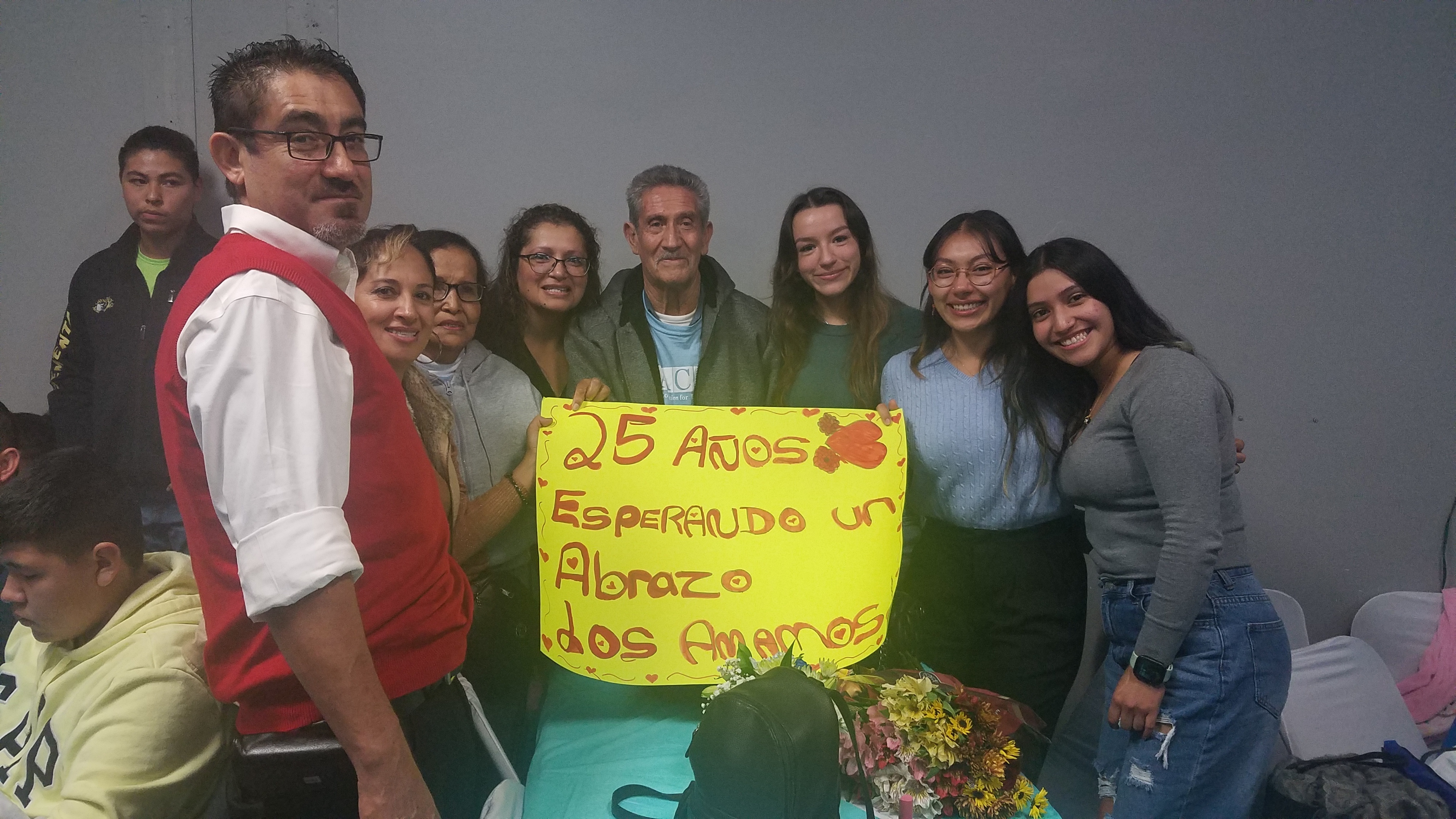 Organizacion ayuda a familias mexicanas reunirse despues de decadas separadas 