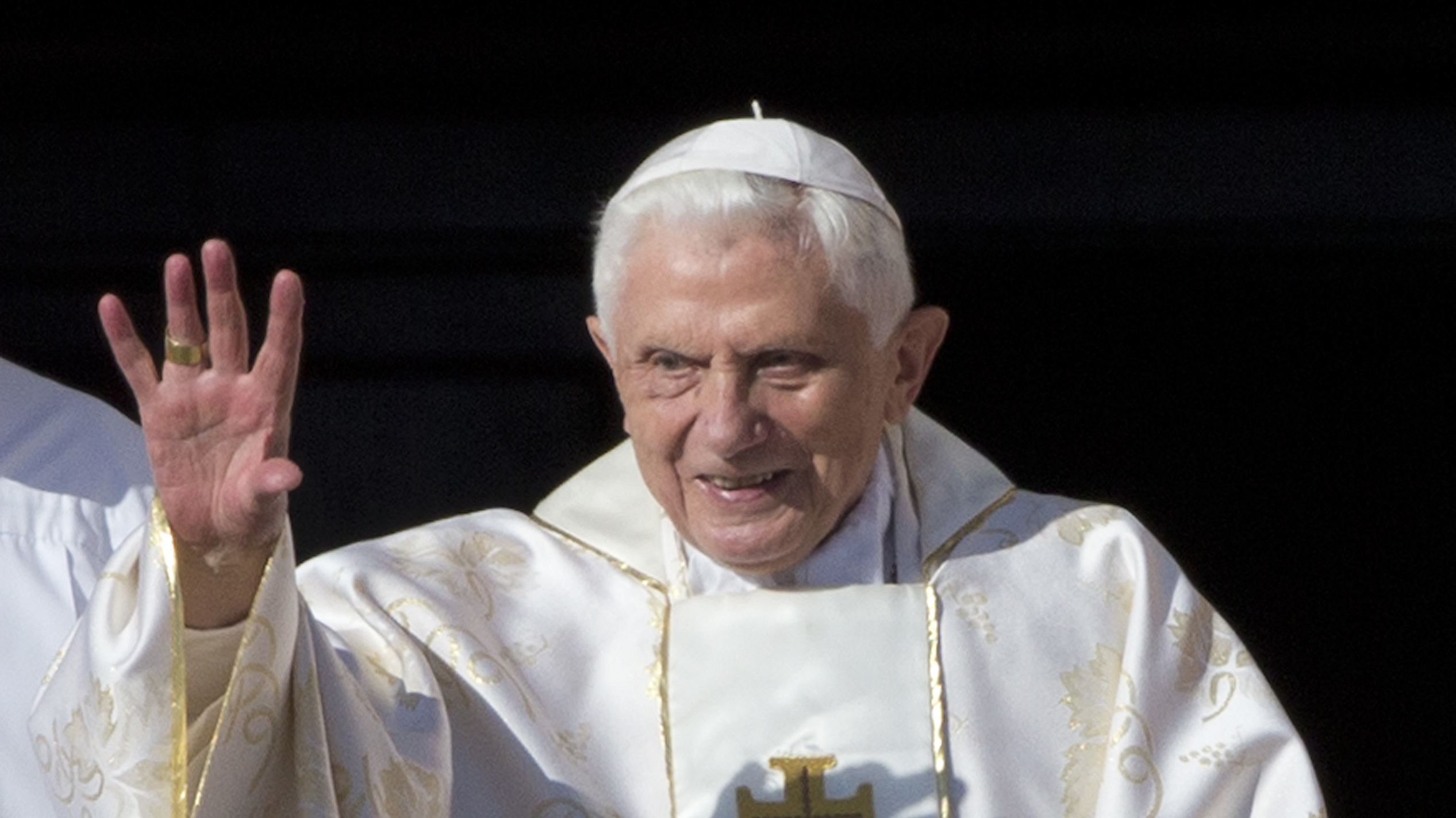 Pope Emeritus Benedict XVI arrives in St. Peter