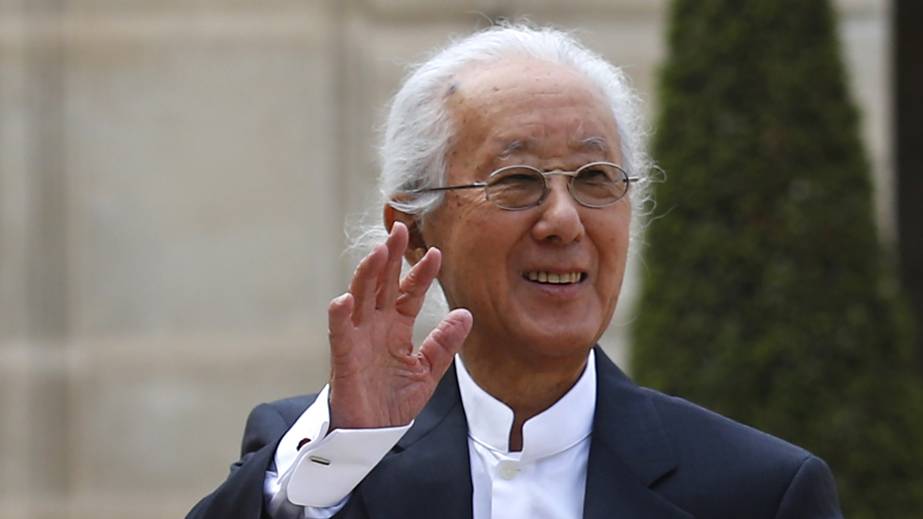 Arata Isozaki arrives at the Élysée Palace in Paris on May 24, 2019. The Pritzker-winning Japanese architect has died at 91.