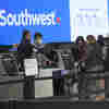 Southwest Airlines apologizes and then gives its customers frequent-flyer points