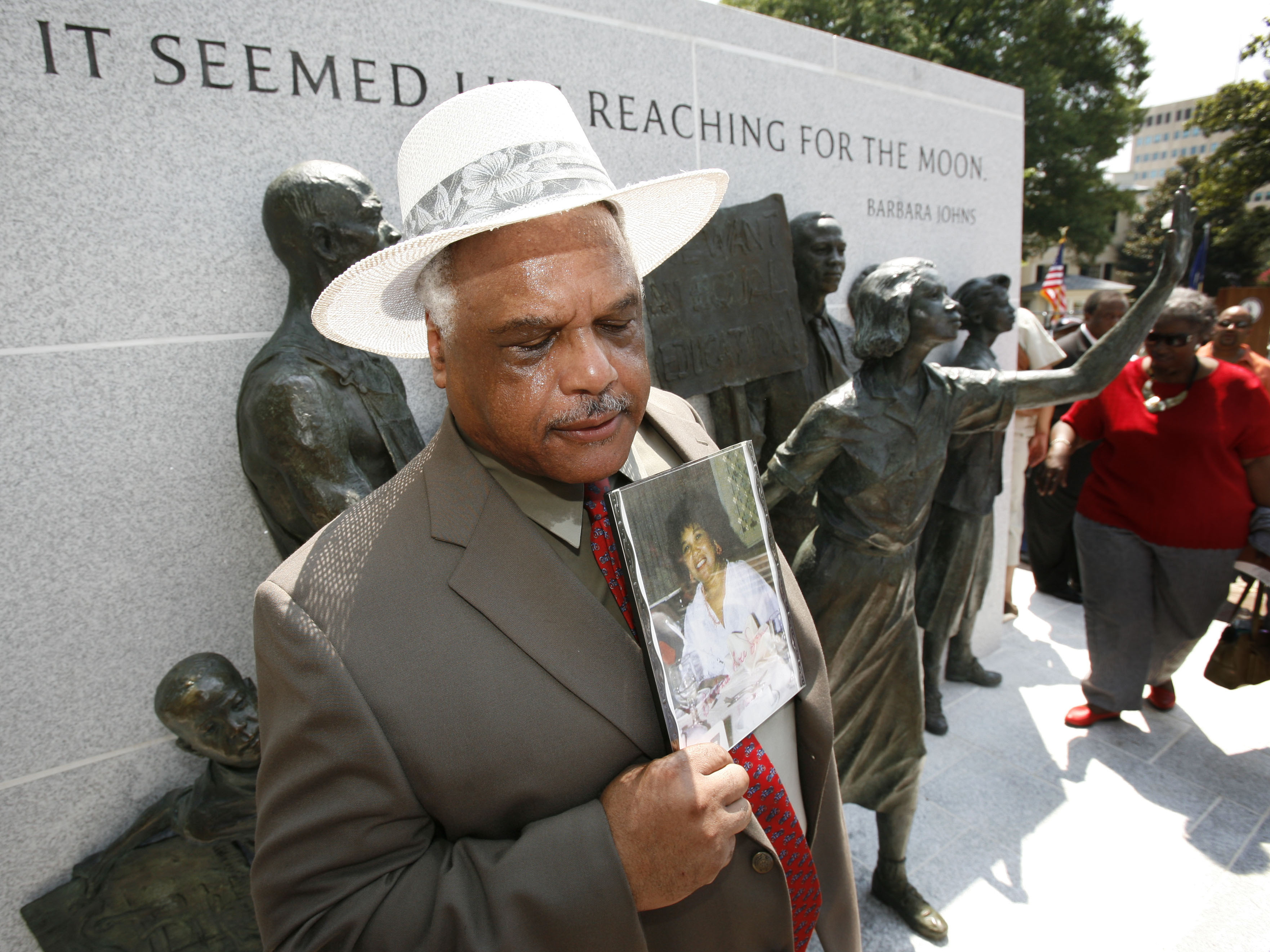 Maryland artist chosen to create U.S. Capitol statue of teen who fought segregation - Vimarsana News