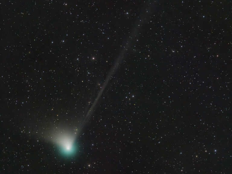 hubble telescope comet star