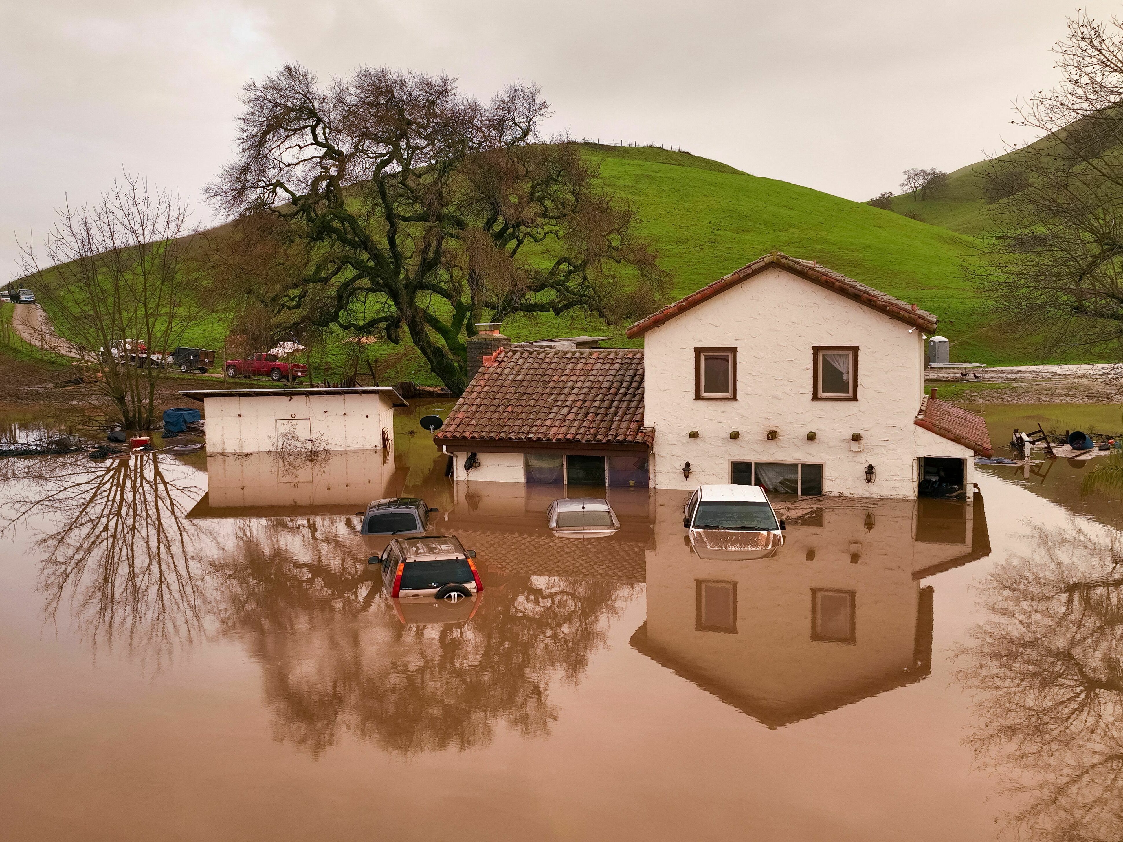 A 5-year-old was swept away by floodwaters as California's heavy storms continue - Vimarsana News
