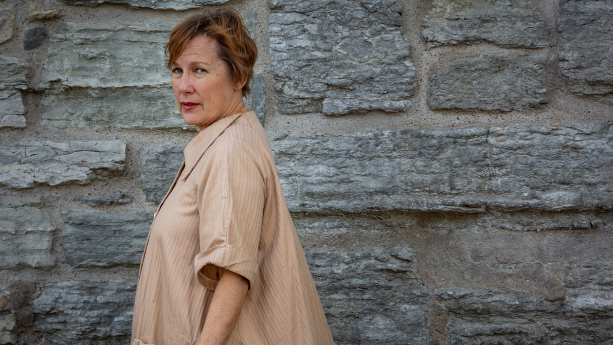 Listen to new song by Iris DeMent, 'Workin' on a World'