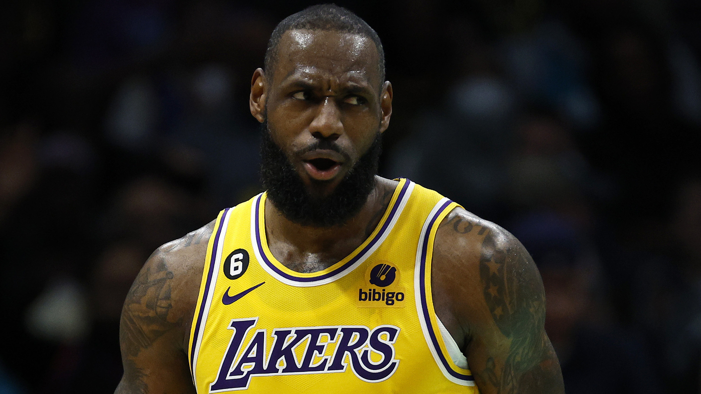 LeBron James breaks 39-year-old mark, becomes NBA career scoring