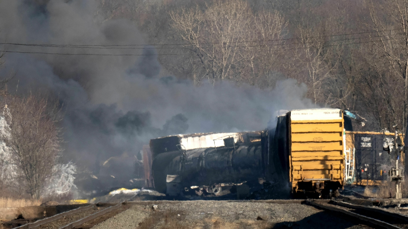 Miles Before Ohio Derailment, Train Axle Was On Fire, Video Shows - WSJ