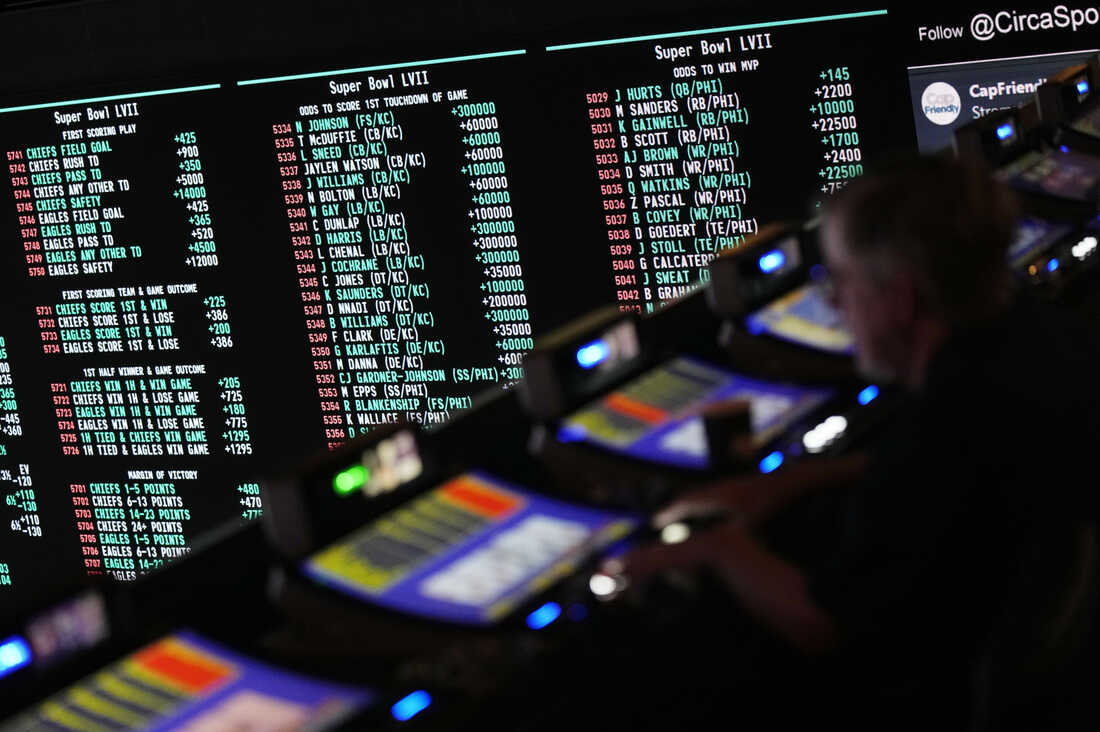 Super Bowl Wagers Rise to Records as Online Sports Betting Sweeps